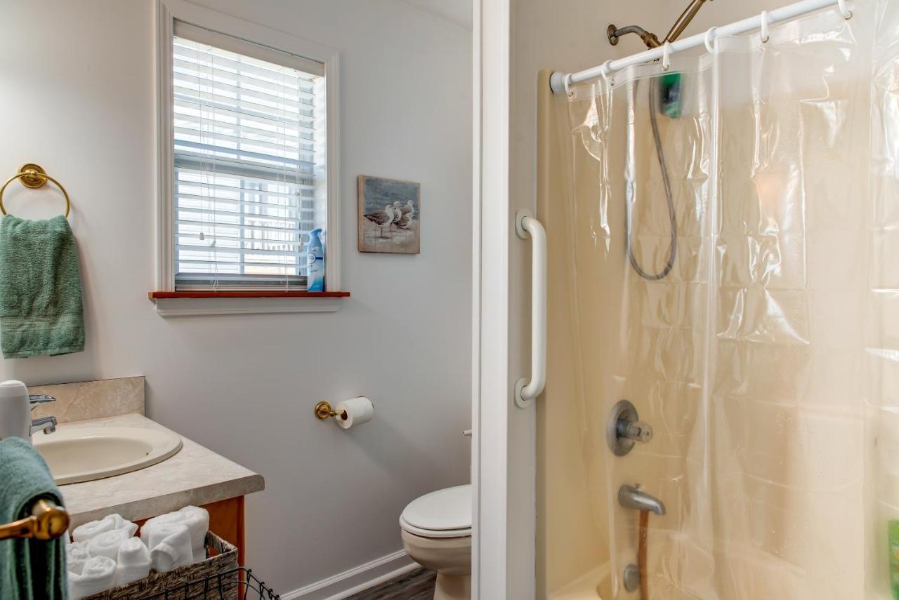 Saltaire - Pet Friendly! Amazing Wrap Around Porch - Steps From The Bay And A Short Walk To The Gulf Home Dauphin Island Exterior photo